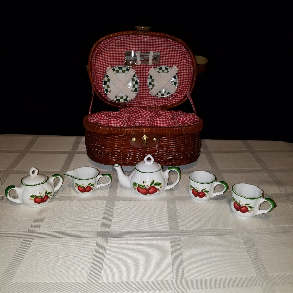 Kid's Picnic Basket
